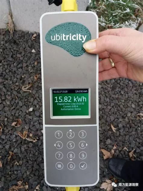 eo图赏|路灯一秒变充电桩,妈妈再也不怕我的电动车没电了