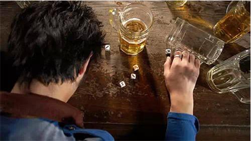 喝完酒做的那些错事，糊涂事喝酒可以成事也可以误事