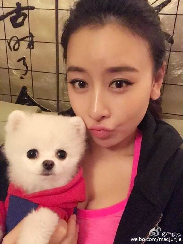 胸大无脑，嗲精附身，演坏女人成名的她居然还“真空照”上热搜了