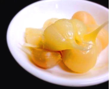 钓鱼加蒜水真能避免小鱼闹窝吗,钓鱼时大蒜能诱鱼吗