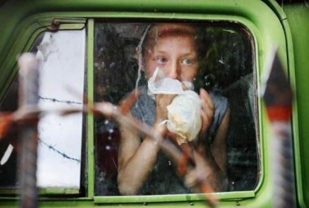 现在的年轻人玩的“真傲”，吸毒改吸强力胶！