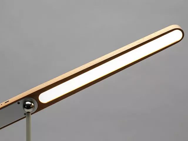 这才是护眼灯该有的样子,又高又大的护眼灯