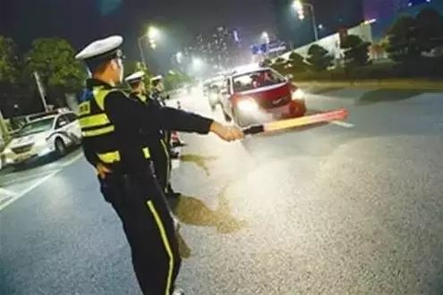 专门乘坐不合规网约车,别搭乘非法营运汽车