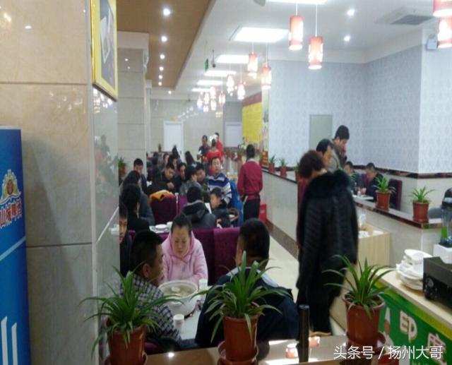 贵州吃的生猛美食,在贵州苗寨吃酸汤鱼