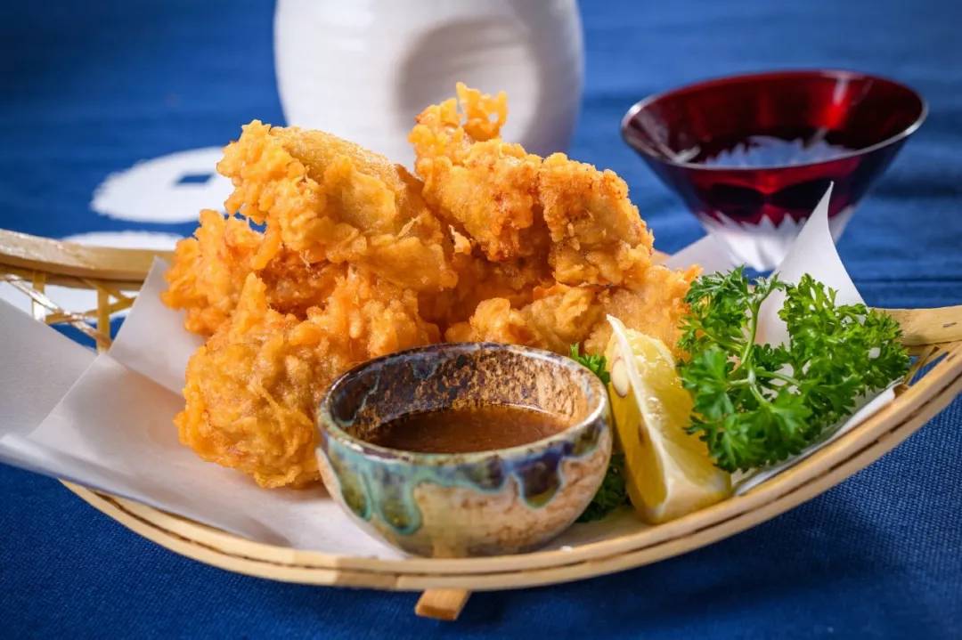 别再长胖了，否则你连这家店的门都挤不进去！