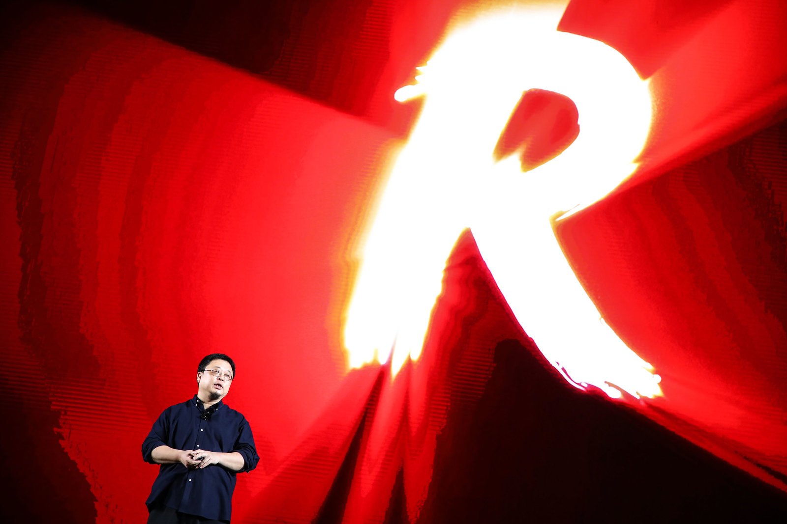 罗永浩卖显示器,罗永浩想用科技改变世界