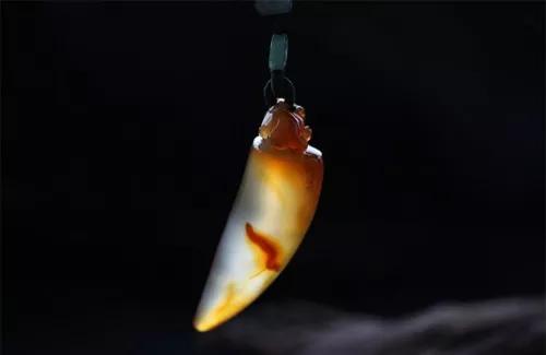 足下蹑丝履,足下蹑丝履下一句