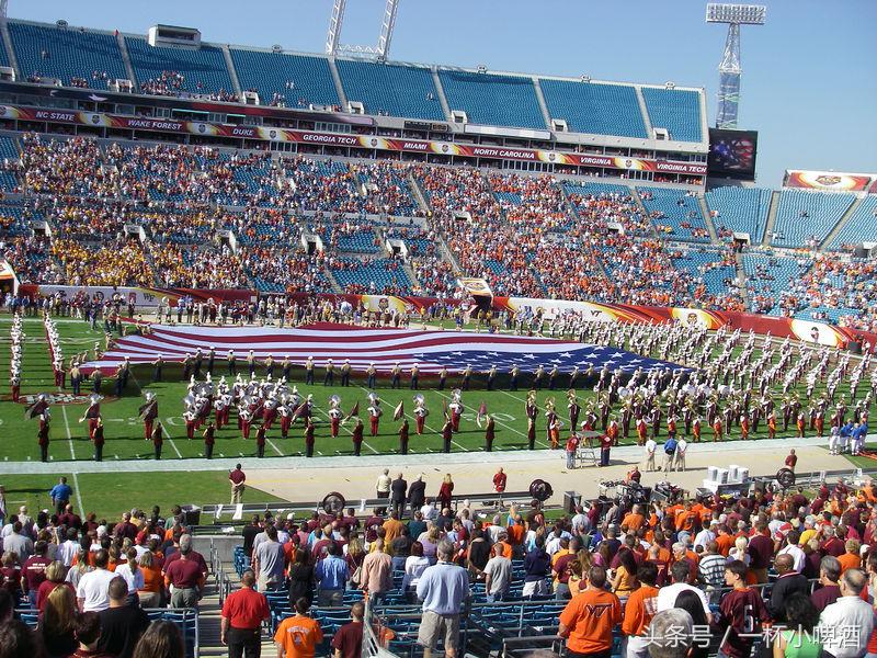 在美国橄榄球赚钱还是篮球赚钱,在橄榄球运动中能学到什么