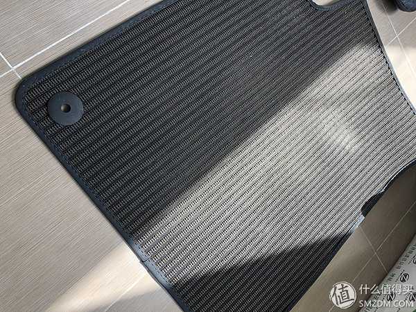 如何选择适合汽车脚垫的最新材料,选哪种颜色汽车脚垫好看