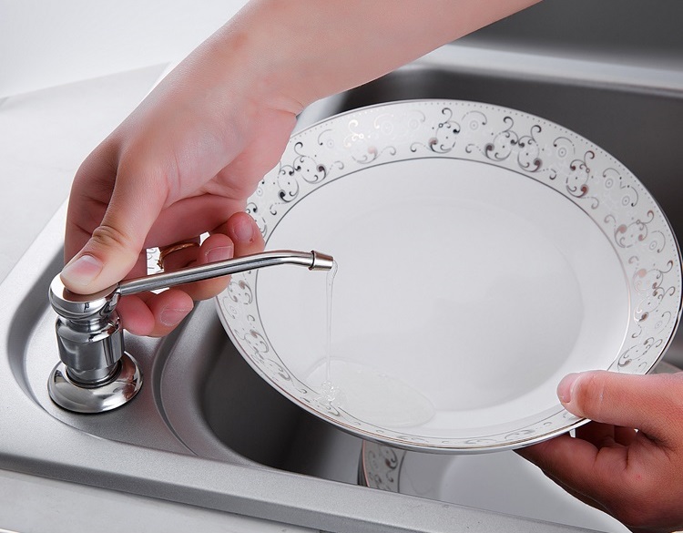 水槽这里原来有个洞生活小妙招,水槽上的这个小孔千万不要浪费了