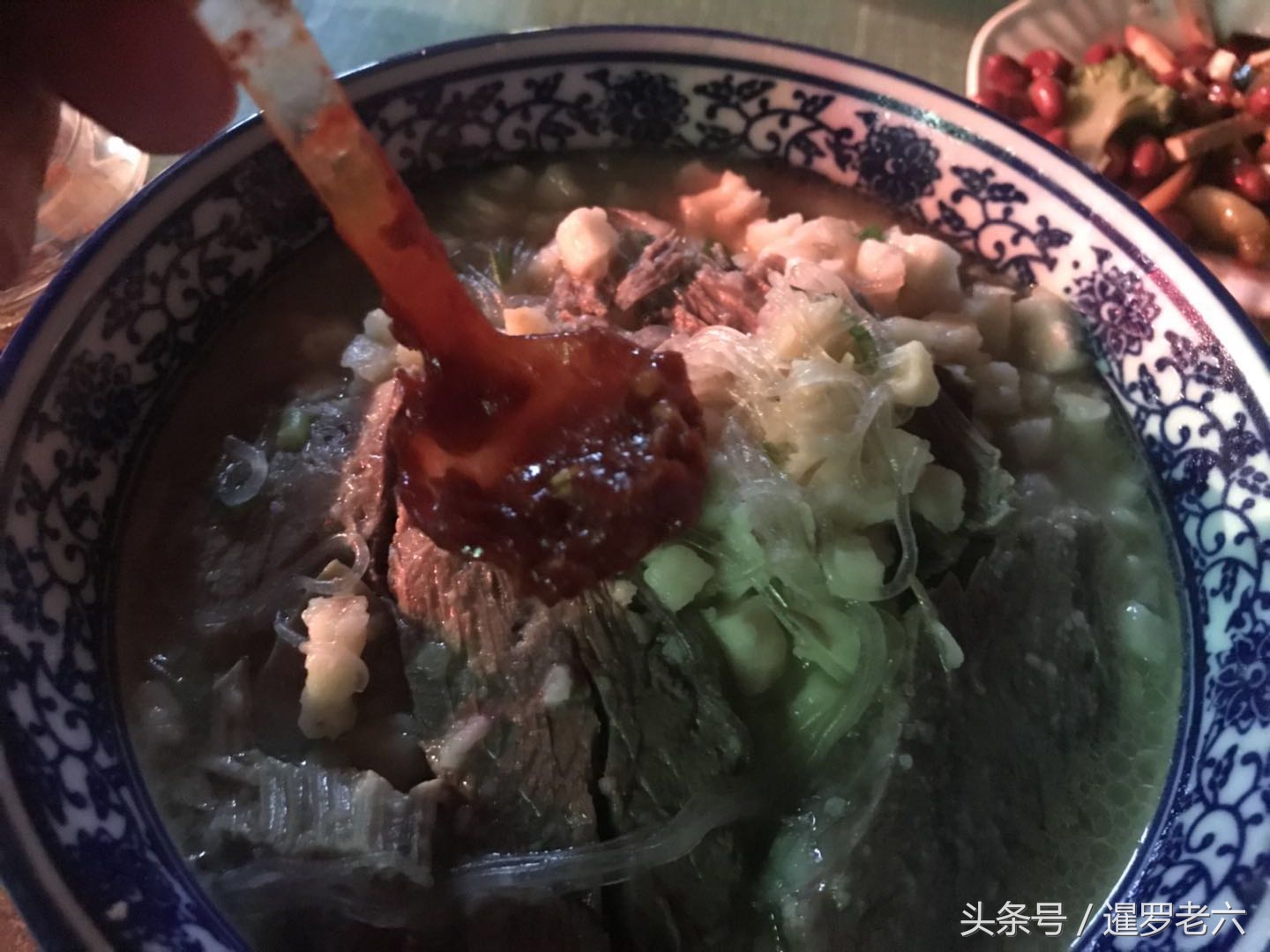 西安羊肉泡馍35元贵不贵,品尝正宗羊肉泡馍