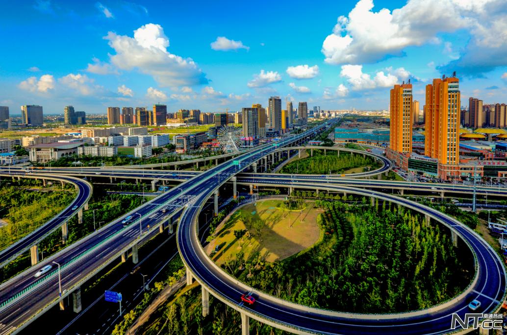 鏂板崕鏃ユ姤鑱氱劍,鏂板崕鏃ユ姤澶寸増鑱氱劍