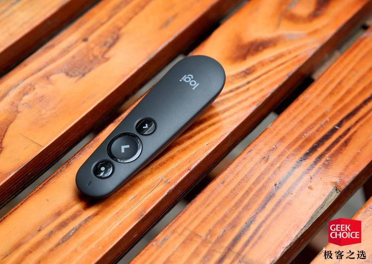 你和「眉飞色舞」的演讲者之间,可能还差一个出色的无线演示器