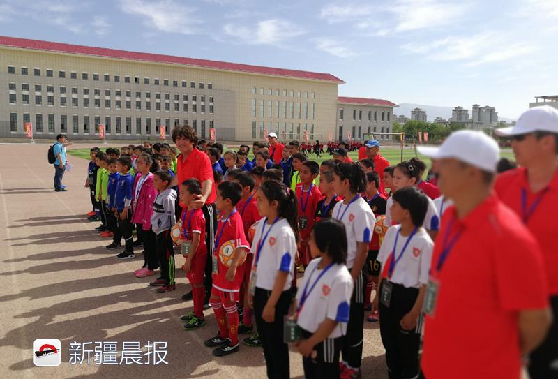 u13青少年篮球训练营,u11足球青训守门员训练