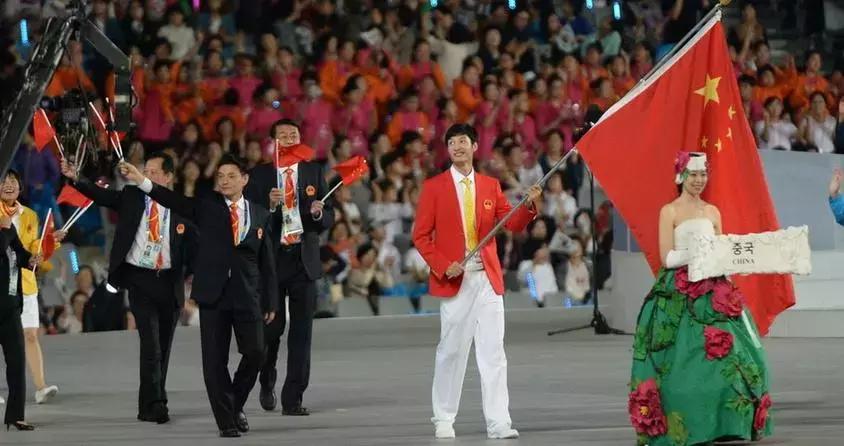 uzi和clearlove接受采访,uzi和clearlove再聚