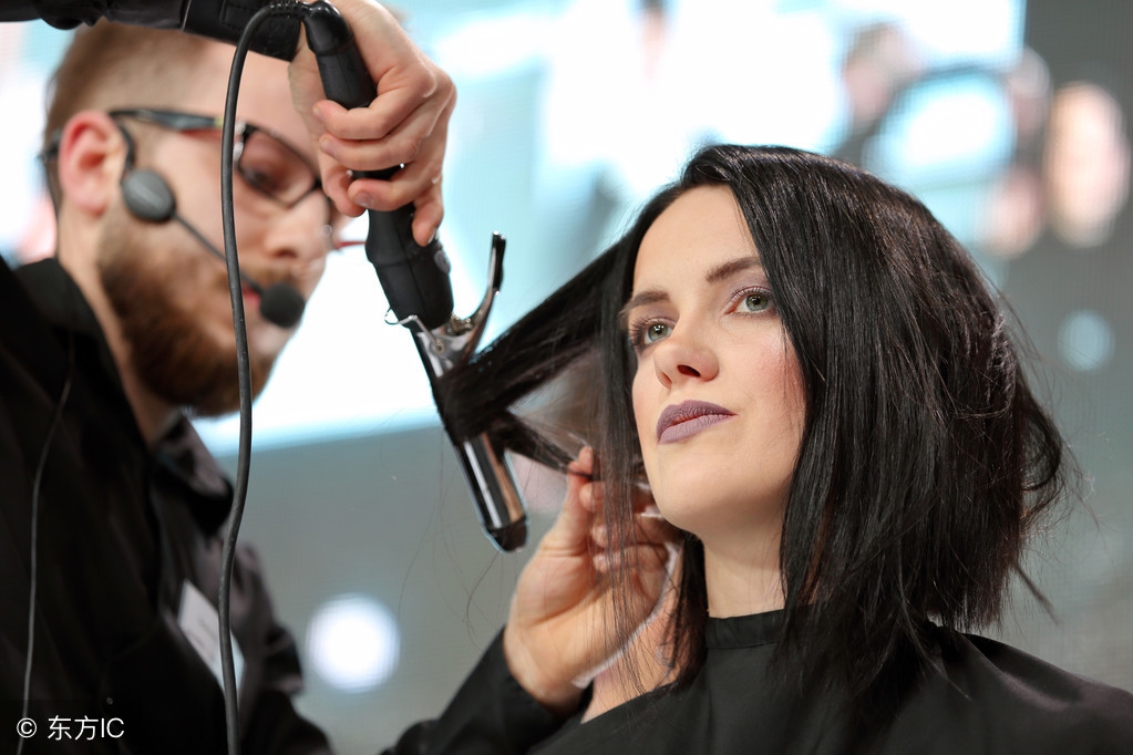 美发行业发型师苦逼的话,发型师是最苦逼的