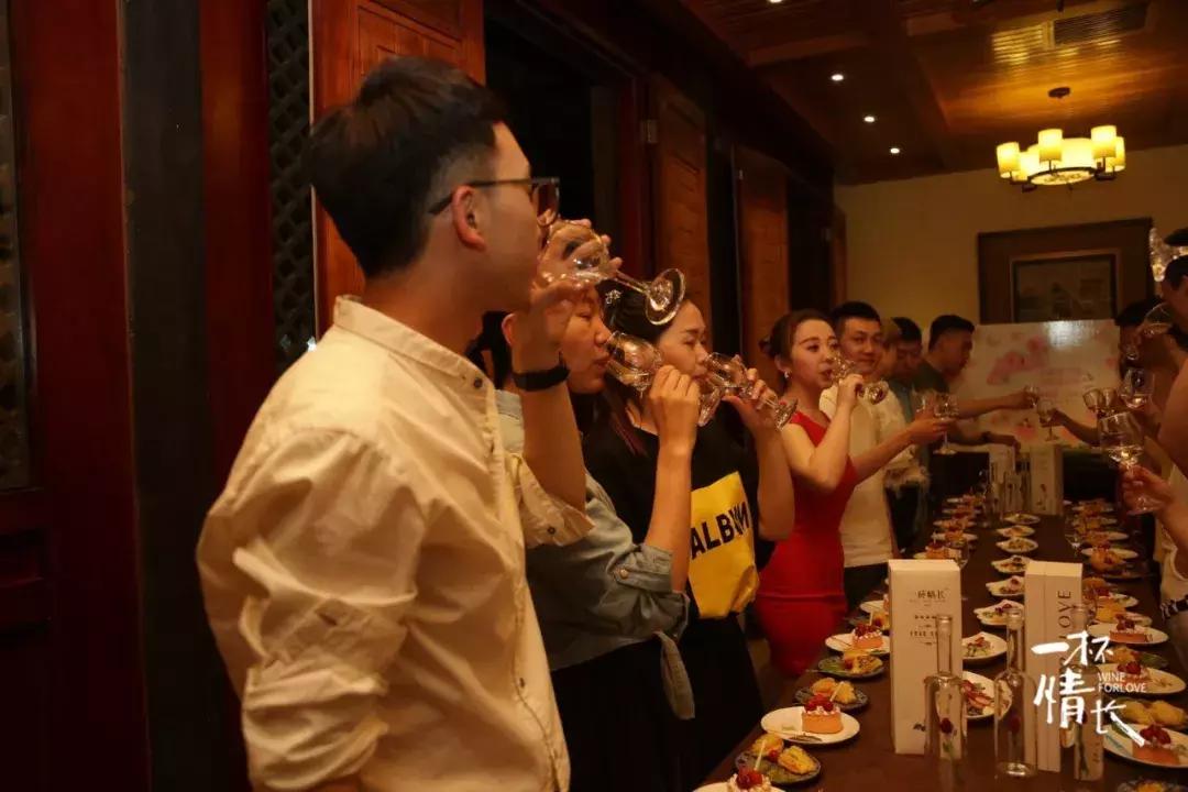 宕囧畞鍙ゅ牎澶滄櫙,宕囧畞鍙ゅ牎