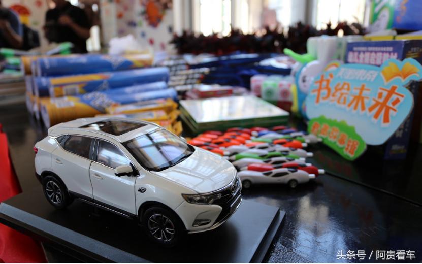 这智能联网SUV不到15万，配10寸屏幕，送3年流量，还买荣威RX5？