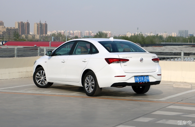 英朗和朗逸哪个更值得入手,英朗对比朗逸哪个更值得购买