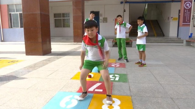 渭南市丰荫明德小学表演,丰荫明德小学室外操