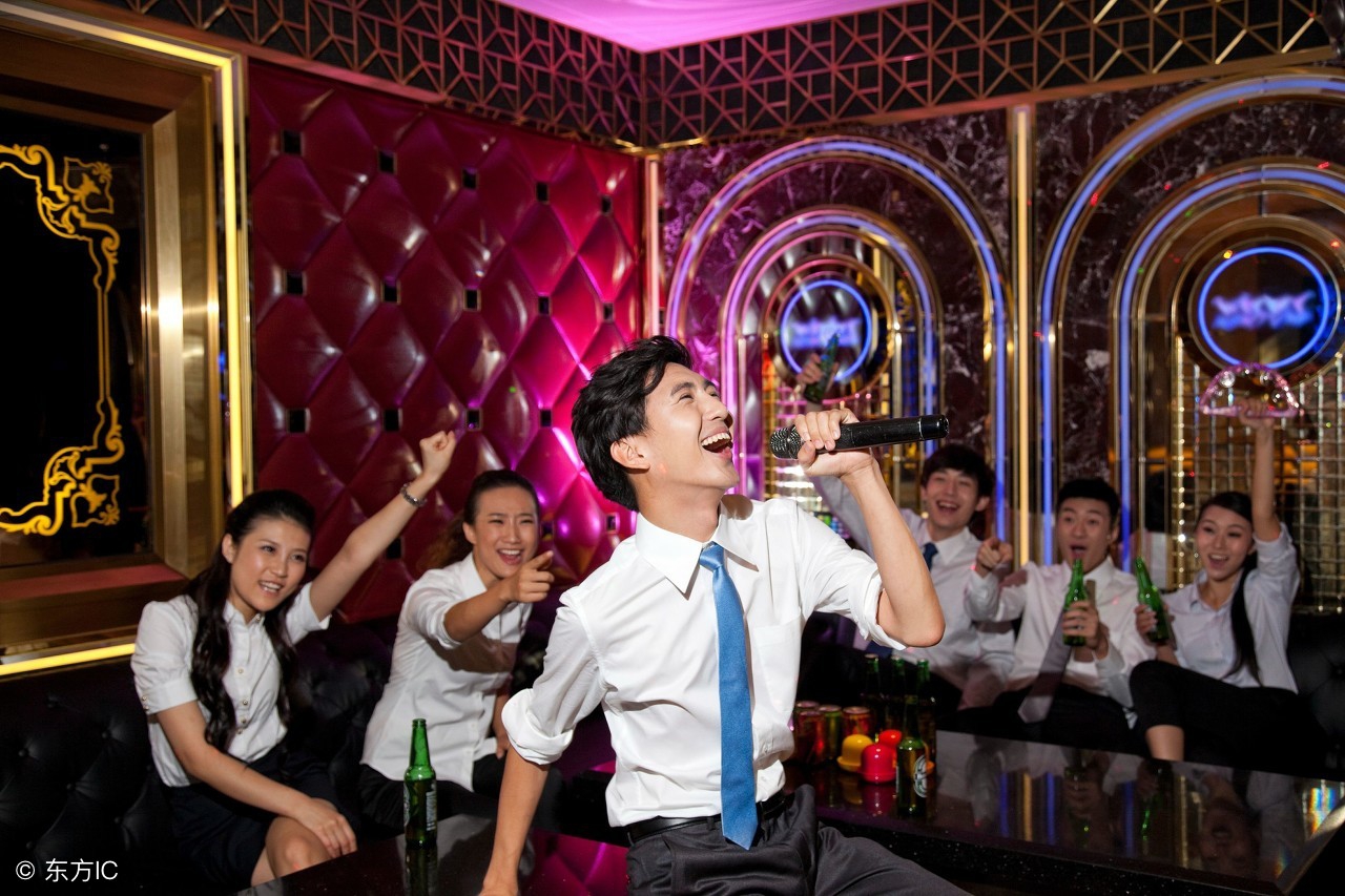 如何快速提高在ktv唱歌的水平,如何在ktv唱歌跟上节奏