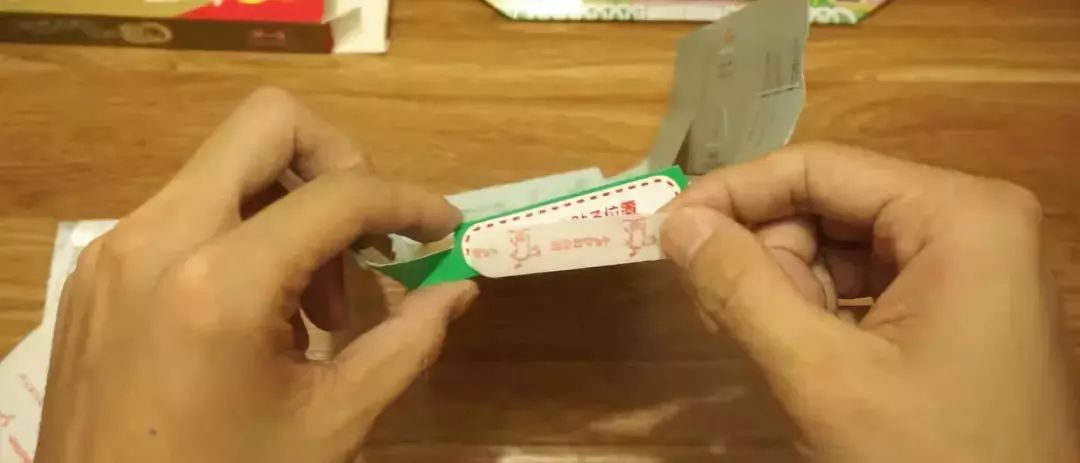 我竟然给蟑螂买了一套房子并请它喝了一罐哈尔滨？