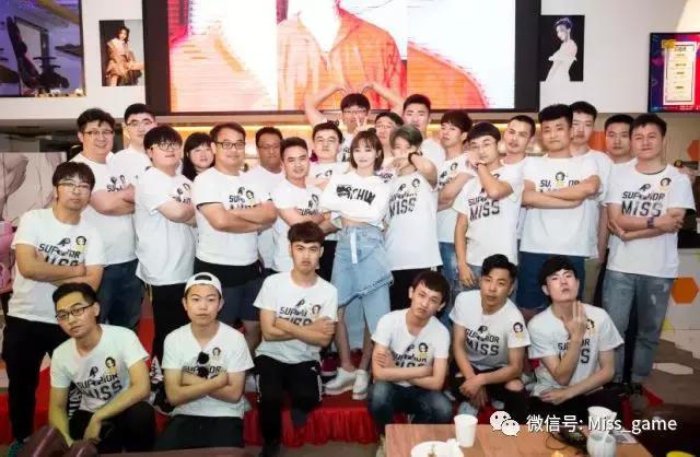 520与一大波男粉丝面基,不小心暴露自己最喜欢舔那个的特殊癖好