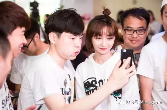 520与一大波男粉丝面基，不小心暴露自己最喜欢舔那个的特殊癖好