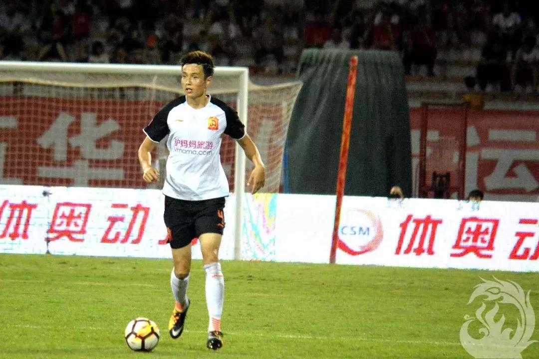 为爱前行｜足球之乡演绎精彩对决，武汉卓尔队客场0:0梅州客家队