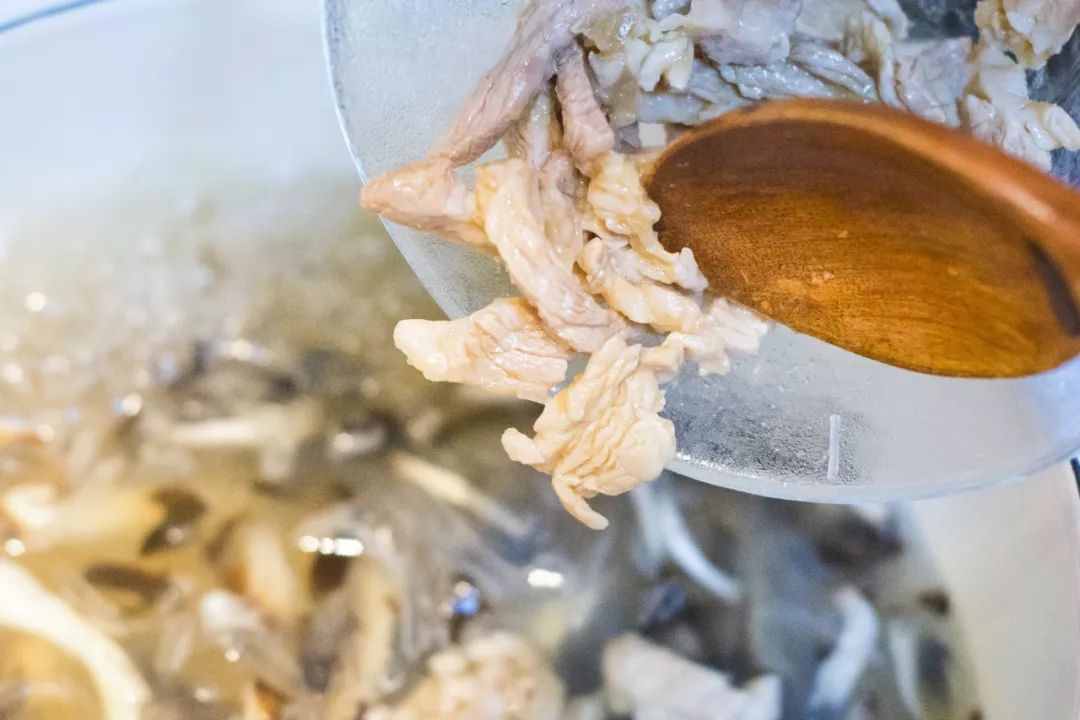 不用一分钱吃大餐,不用付钱就能吃鱼子酱