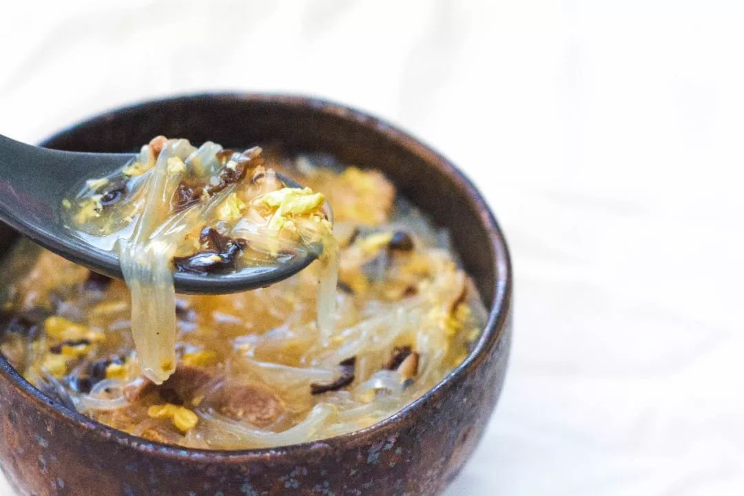 不用一分钱吃大餐,不用付钱就能吃鱼子酱