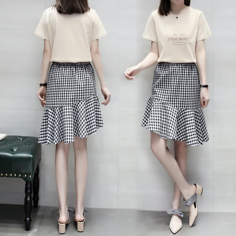 半身裙小清新搭配夏季,白t恤搭配半身裙减龄大气