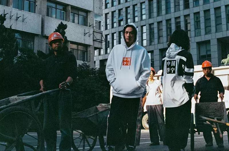 以后装逼就说我穿李宁的时候，你还在穿阿迪耐克