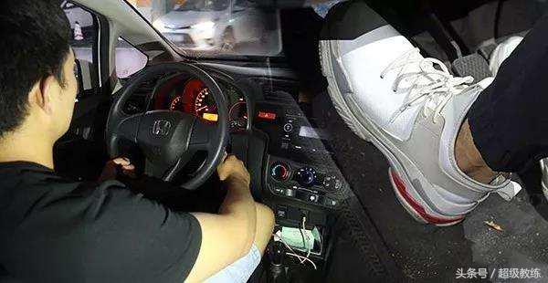 科二如何做到不溜车,科二坡道起步不熄火不溜车的绝招