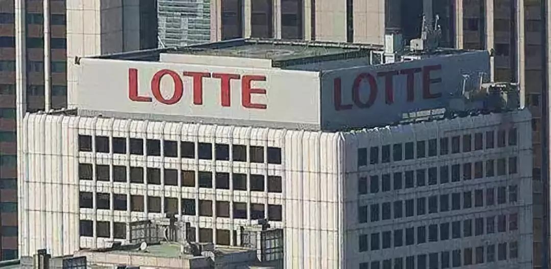 借胸上位的美国版“海底捞”，年入10亿美元，却差点毁在1件小事上…………