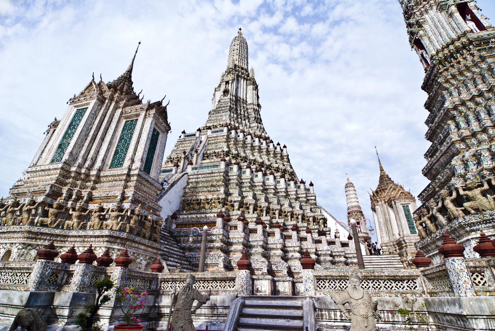 泰国曼谷怎么玩？初次造访，这10大旅行地点不可错过哦！