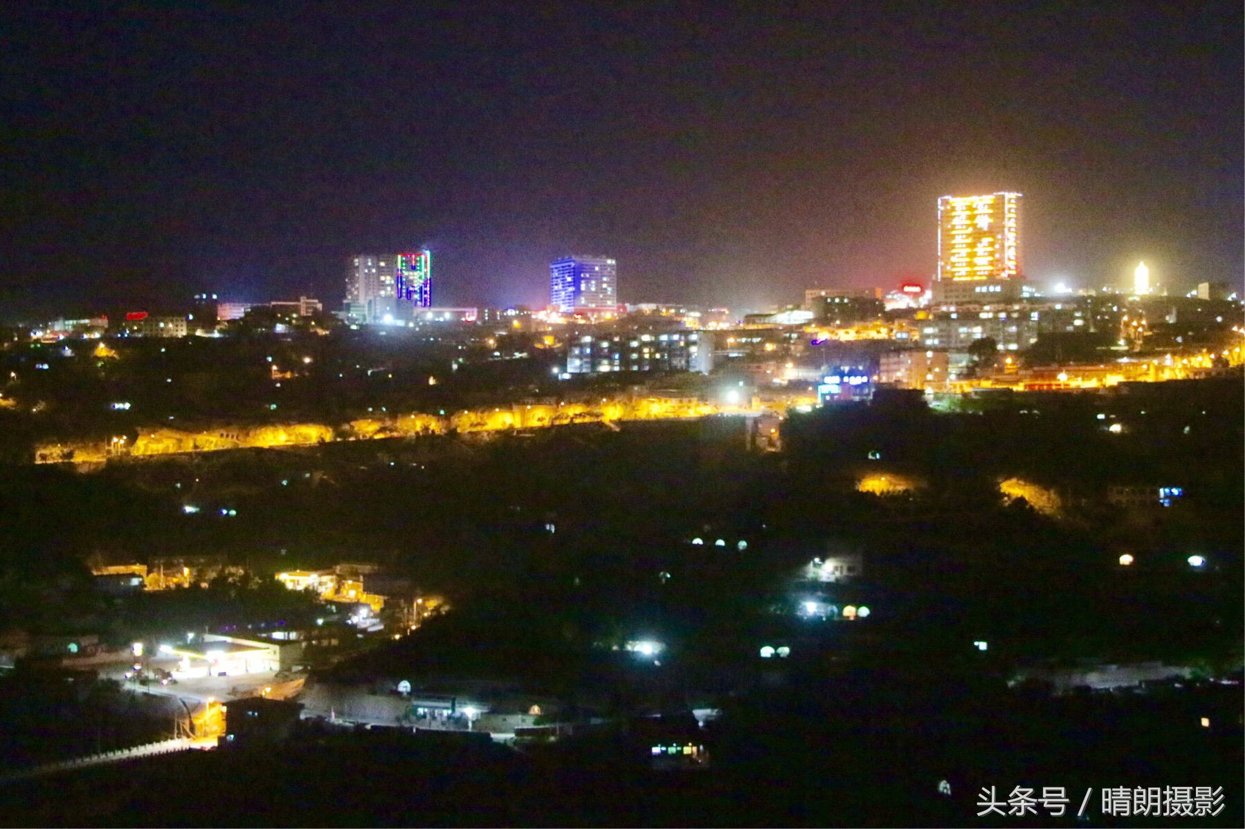 夜幕下的山村美景,夜色下的山城美景