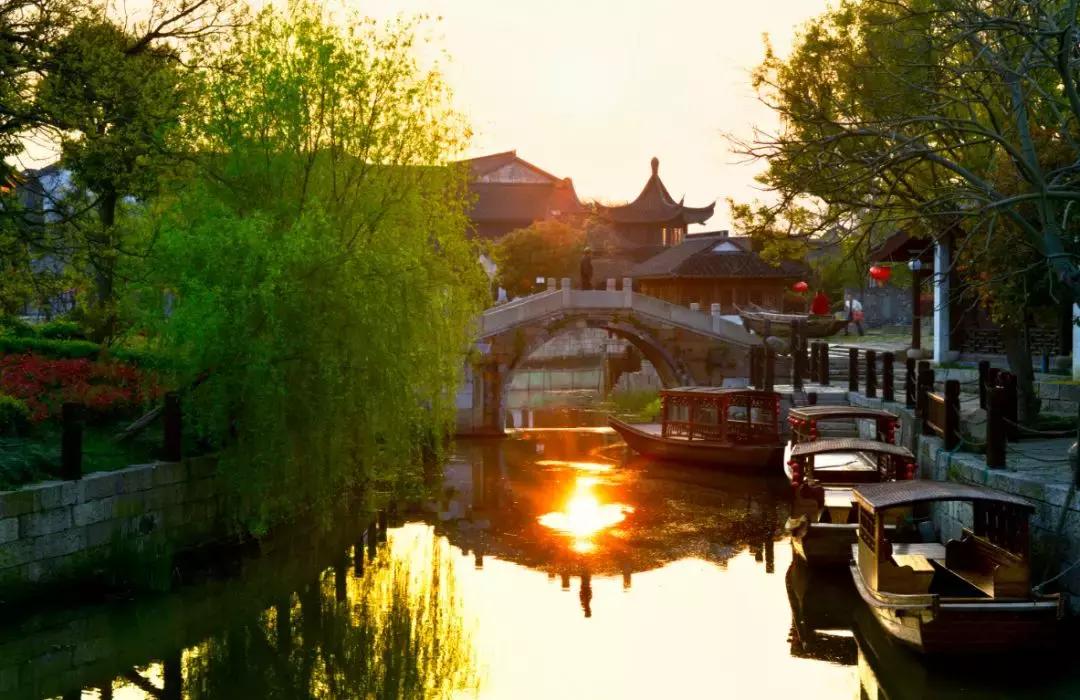 嘉兴西塘旁边还有什么好玩的地方,乌镇和西塘都在嘉兴吗
