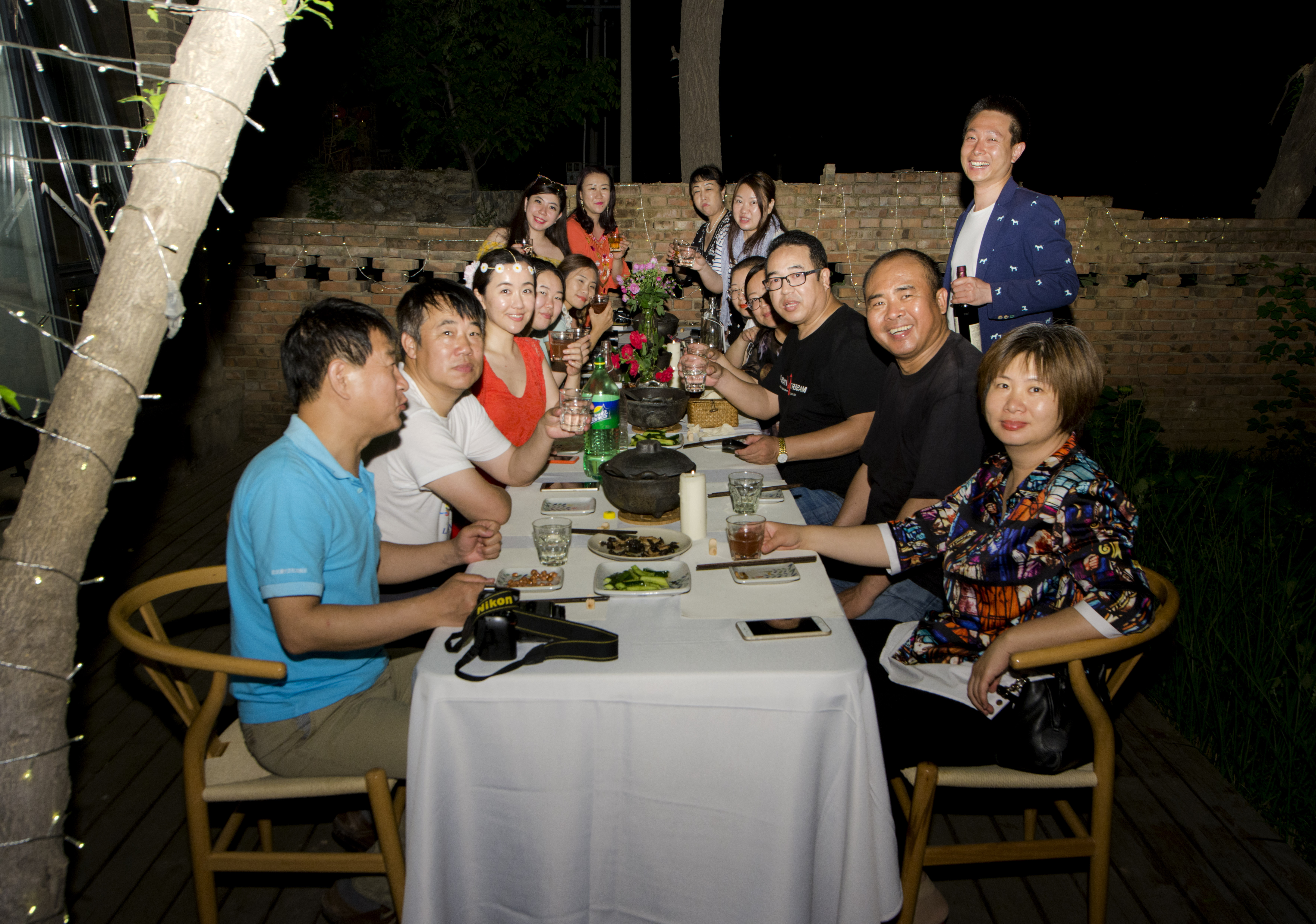 摘一簇黄栌花，把浪漫带回姥姥家，但它柔软的花身却让人不舍碰它