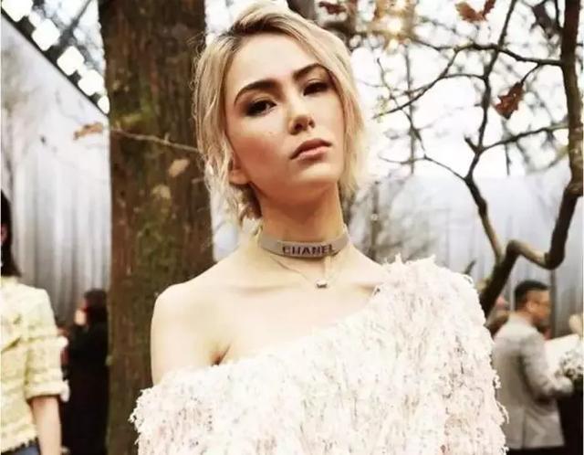 昆凌脸型整过没,昆凌的脸前后变化