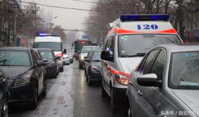 交警提醒5种闯红灯行为不再扣分,b证闯红灯被扣6分怎么挽回