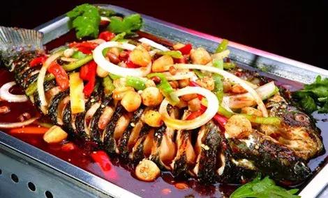 巽寮湾(读:xùnliáowān是粤东数百公里中海水最洁净海湾之一