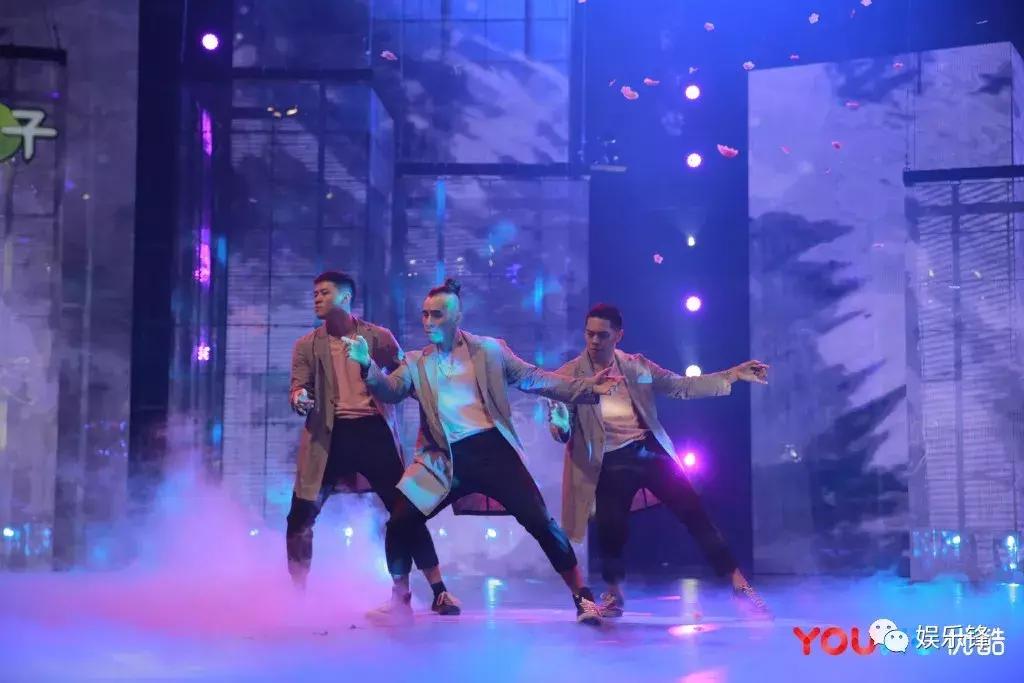 这就是街舞总决赛上的一场舞蹈,这就是街舞第五季的四位队长舞蹈