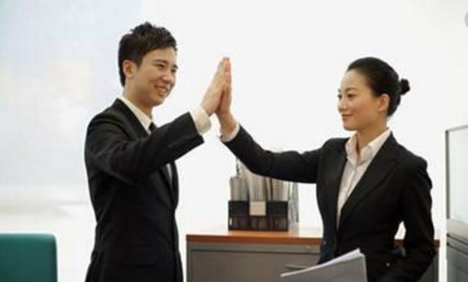 面对同事的争斗怎么办,面对同事工作中的情绪如何化解