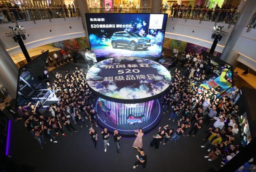 置换补贴达1.2万元，还送终身免费保养，这品牌的粉丝太爽了吧！