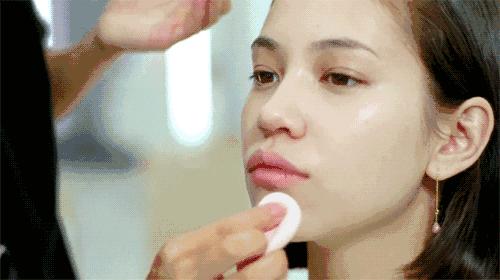 夏天脱妆脱得快,夏天爱脱妆怎么办