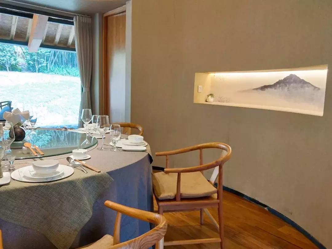 我去了成都向西50里的桃源村,朋友问我是不是去了日本?