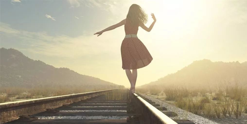 女人必须靠自己自力更生,单身女人靠自己打拼成长