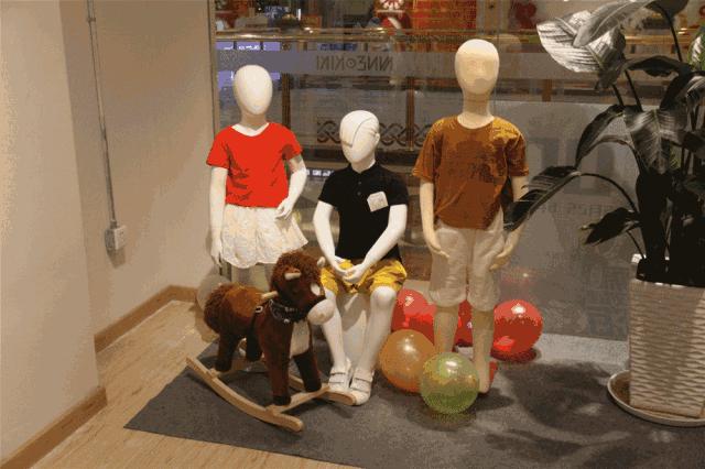 灭霸来了一个响指,灭霸一个响指灭了所有的英雄