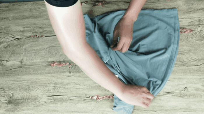 叠衣服很费时？教你1秒叠一件，简单又快速，家家户户用得着